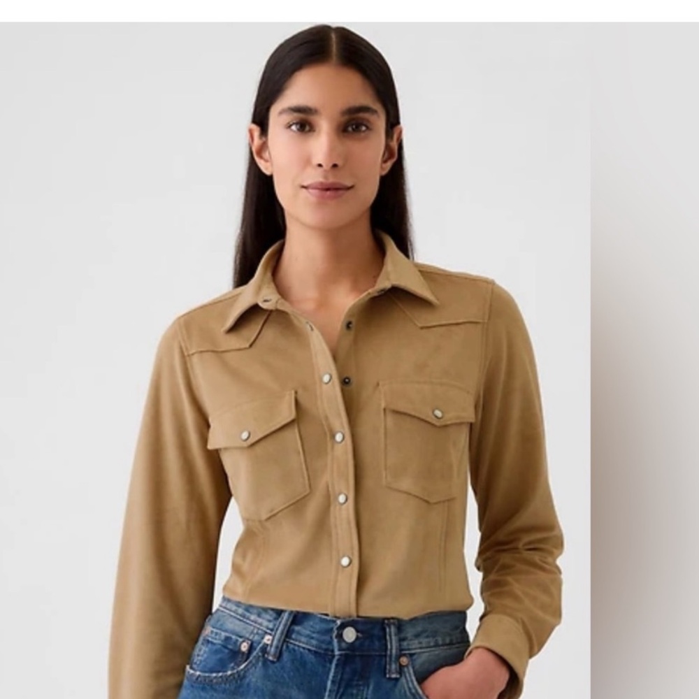 GAP Camel Tan Pearl Snap Button Down Shirt Jacket Shacket Faux Suede Small S